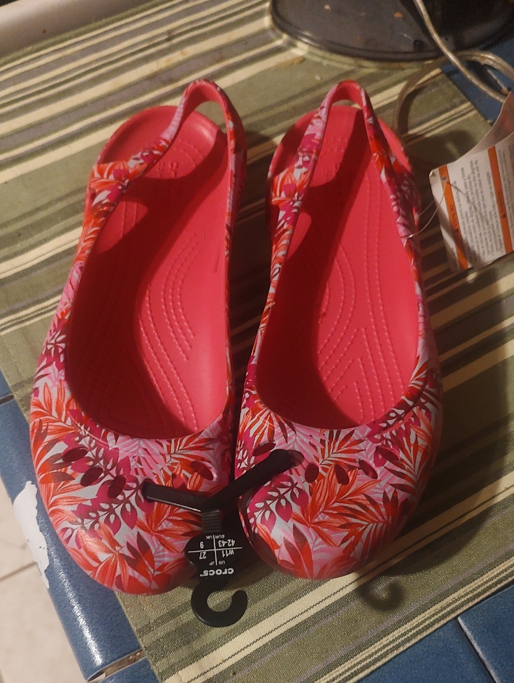 Crocs Women’s Floral Slip-On Flats - Pink Tropical Print NIWT